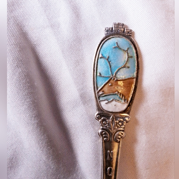 Lot of 4 Vintage Collectible Souvenir Spoons - Unique Designs - Picture 2 of 9